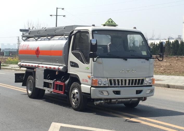 江淮5噸油罐車