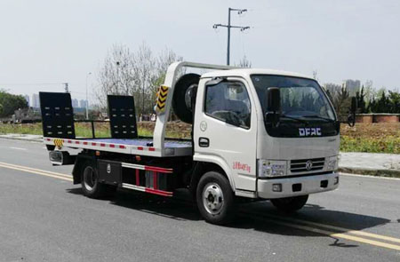 東風(fēng)多利卡藍(lán)牌1拖2清障車(chē)專(zhuān)威牌HTW5040TQZPE型平板清障車(chē)