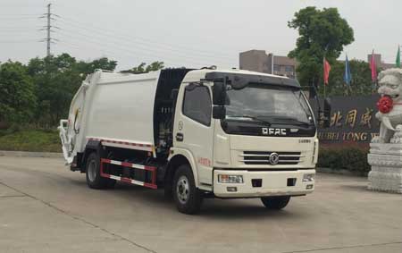 東風多利卡壓縮式垃圾車8方