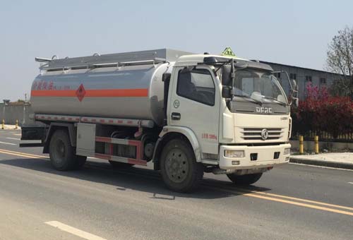 東風(fēng)多利卡10.2立方米油罐車