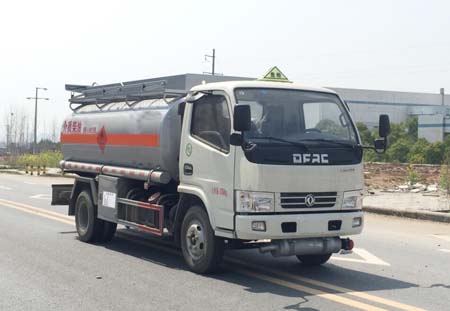 東風(fēng)多利卡4噸運(yùn)油車(chē)