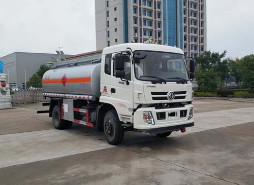 專威牌HTW5168GYYEXC型運(yùn)油車