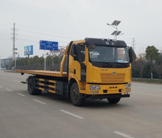 解放J6重型平板清障車(10P10)板長8.4米